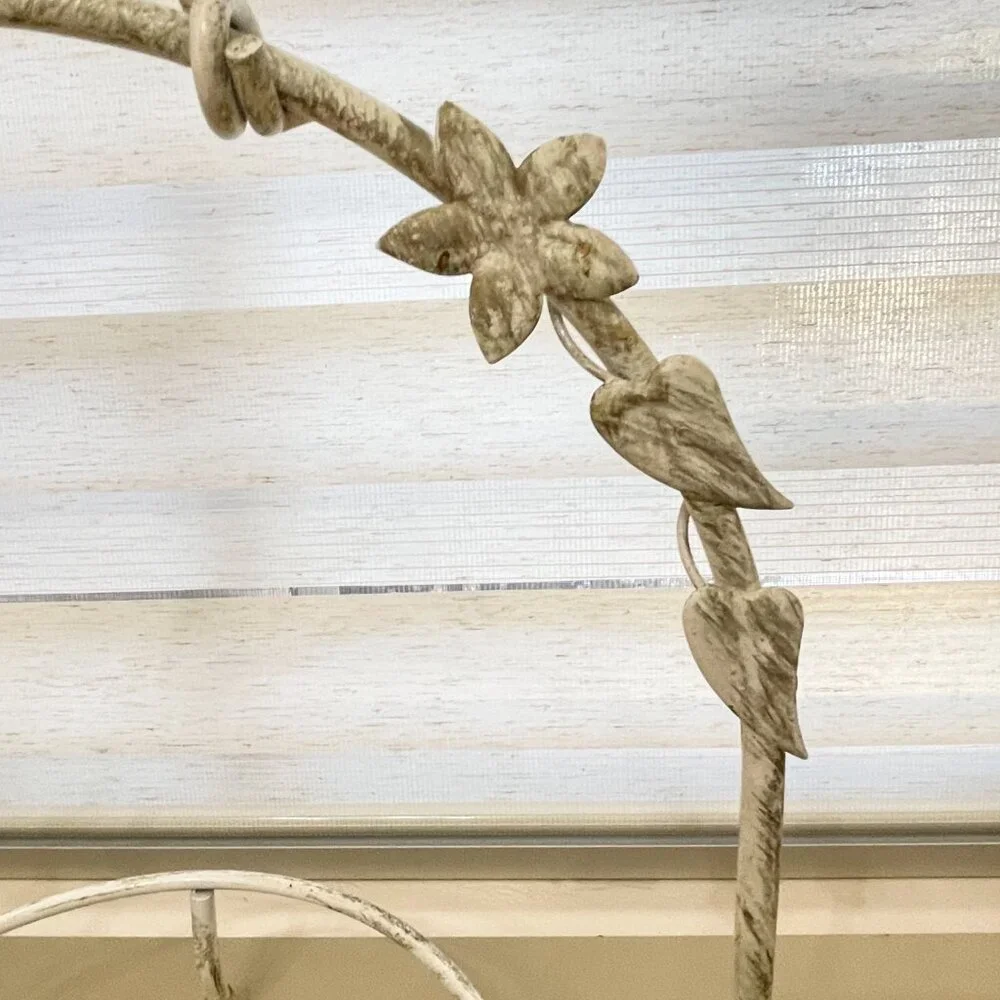 Metal Plate Stand Ivory Gold Leaf Flower Design Round Display